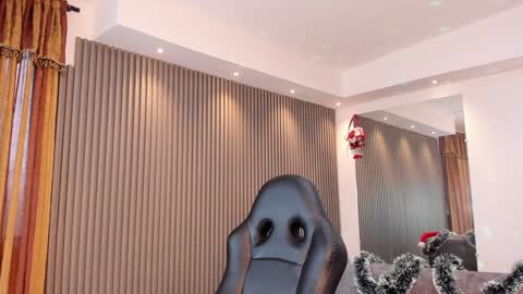 Snapshot of electraa_fox chatting on 12.26.24 Electra online show from 12.26.24
