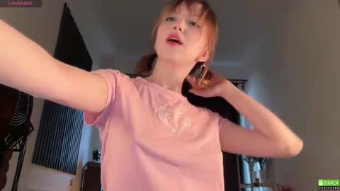 Snapshot of electric_woman chatting on 10.23.25 Aleksa online show from 10.23.25