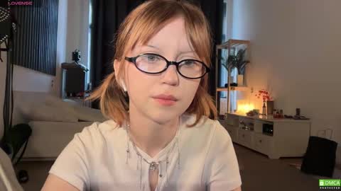 Snapshot of electric_woman chatting on 10.28.25 Aleksa online show from 10.28.25