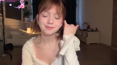 Snapshot of electric_woman chatting on 11.11.25 Aleksa online show from 11.11.25