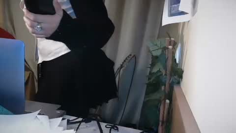 Julia Follow me on Onlyfansju grosroberts online show from 12.06.24