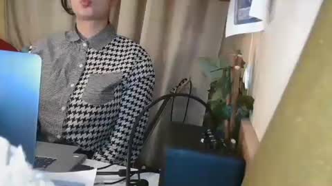 Julia Follow me on Onlyfansju grosroberts online show from 12.08.24