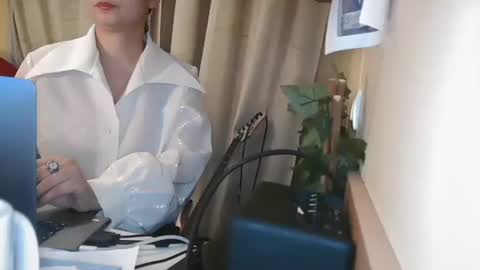 Julia Follow me on Onlyfansju grosroberts online show from 12.09.24