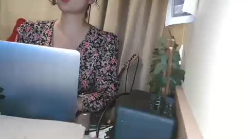 Julia Follow me on Onlyfansju grosroberts online show from 12.15.24