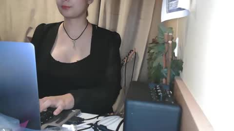 Julia Follow me on Onlyfansju grosroberts online show from 12.21.24