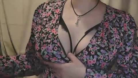 Julia Follow me on Onlyfansju grosroberts online show from 01.04.25