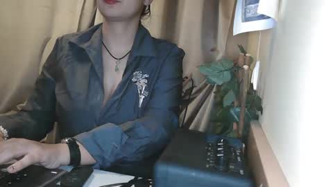 Julia Follow me on Onlyfansju grosroberts online show from 01.05.25