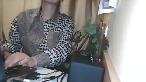Julia Follow me on Onlyfansju grosroberts online show from 01.07.25