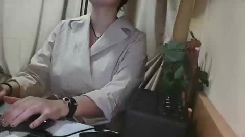 Julia Follow me on Onlyfansju grosroberts online show from 01.09.25