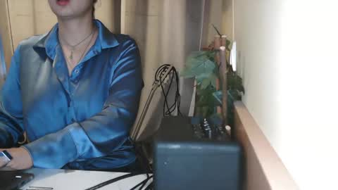 Julia Follow me on Onlyfansju grosroberts online show from 01.20.25