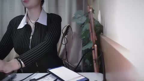 Julia Follow me on Onlyfansju grosroberts online show from 02.16.25