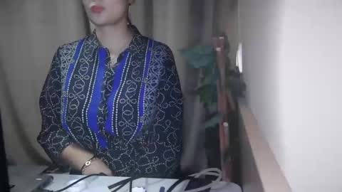Julia Follow me on Onlyfansju grosroberts online show from 02.20.25