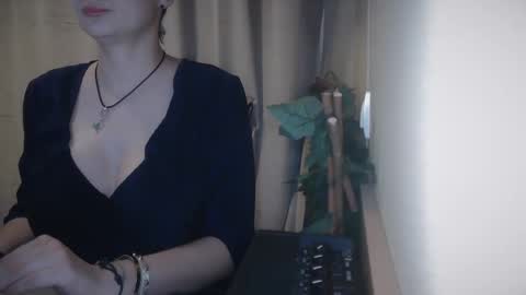Julia Follow me on Onlyfansju grosroberts online show from 03.06.25
