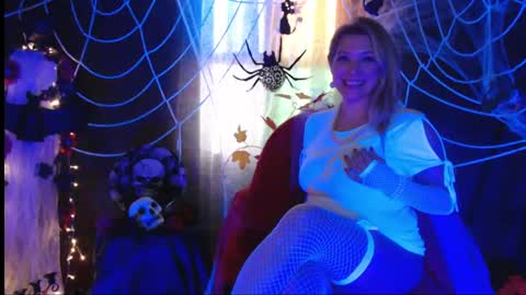 Snapshot of elegancia_ chatting on 10.26.25 Elegancia online show from 10.26.25