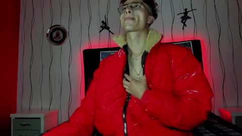 Snapshot of elegant_wolf chatting on 01.19.25 Elegant online show from 01.19.25