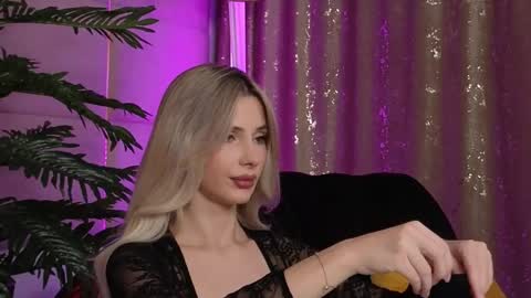 Snapshot of eleineblue chatting on 10.14.25 Eleine online show from 10.14.25