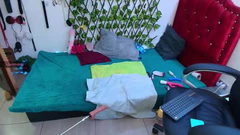 Snapshot of elektra_91 chatting on 10.26.25 elektra online show from 10.26.25