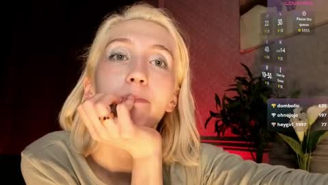 Snapshot of elen__moore chatting on 05.31.26 Elen online show from 05.31.26