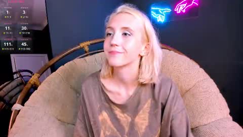 Snapshot of elen__moore chatting on 06.14.26 Elen online show from 06.14.26