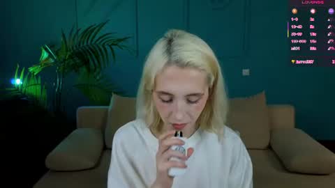 Snapshot of elen__moore chatting on 07.04.26 Elen online show from 07.04.26