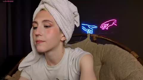 Snapshot of elen__moore chatting on 07.08.26 Elen online show from 07.08.26