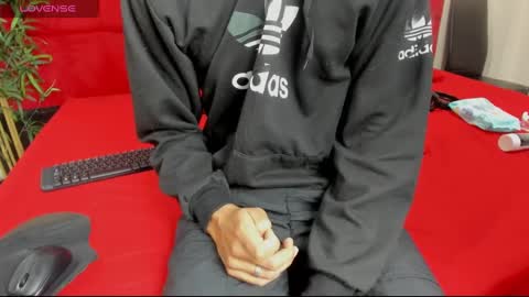 Snapshot of elena_and_derek chatting on 01.06.25 Elena Derek online show from 01.06.25