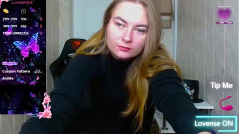 Snapshot of elena_maeer chatting on 10.14.25 Elena online show from 10.14.25