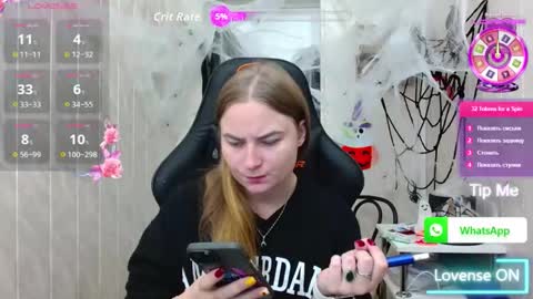 Snapshot of elena_maeer chatting on 10.18.25 Elena online show from 10.18.25