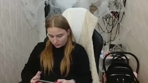 Snapshot of elena_maeer chatting on 10.28.25 Elena online show from 10.28.25