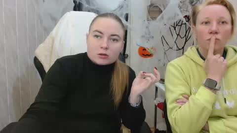 Snapshot of elena_maeer chatting on 11.01.25 Elena online show from 11.01.25