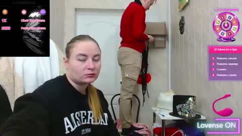 Snapshot of elena_maeer chatting on 11.04.25 Elena online show from 11.04.25