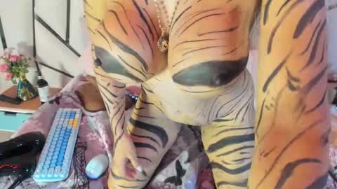 Snapshot of elena_mature chatting on 10.17.25 Elena online show from 10.17.25