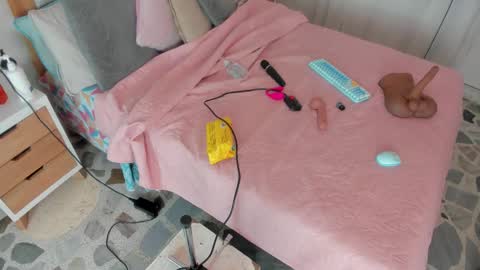 Snapshot of elena_mature chatting on 10.21.25 Elena online show from 10.21.25