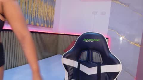 Snapshot of elena_wolff chatting on 11.04.25 elena_wolff online show from 11.04.25