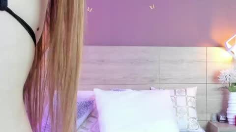 Snapshot of elenagilbert2 chatting on 05.11.26 Elena online show from 05.11.26