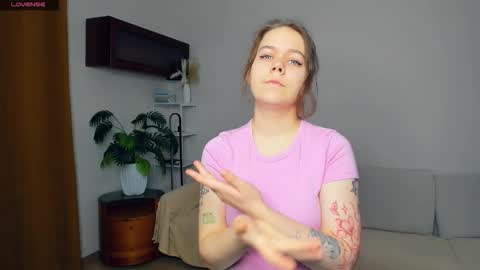 Snapshot of elenn_minty chatting on 10.21.25 Margo online show from 10.21.25