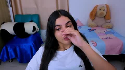 Snapshot of elenna_hotx chatting on 09.24.25 agnes online show from 09.24.25