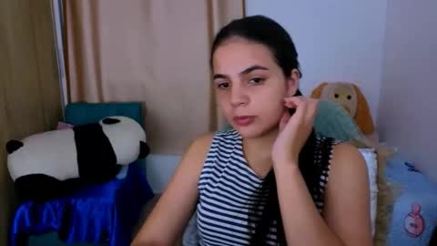 Snapshot of elenna_hotx chatting on 10.15.25 agnes online show from 10.15.25