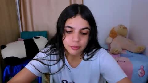 Snapshot of elenna_hotx chatting on 10.17.25 agnes online show from 10.17.25