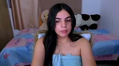 Snapshot of elenna_hotx chatting on 10.20.25 agnes online show from 10.20.25