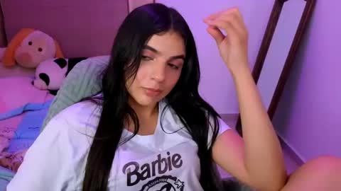 Snapshot of elenna_hotx chatting on 10.30.25 agnes online show from 10.30.25