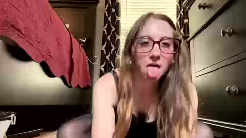 Elenore Hoesevelt online show from 10.10.25