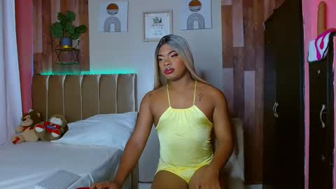 Snapshot of eletrabrowns chatting on 10.16.25 eletrabrowns online show from 10.16.25