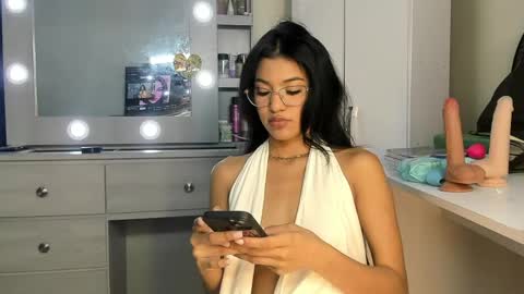 Snapshot of elettra_bennet chatting on 05.16.26 elettra_bennet online show from 05.16.26