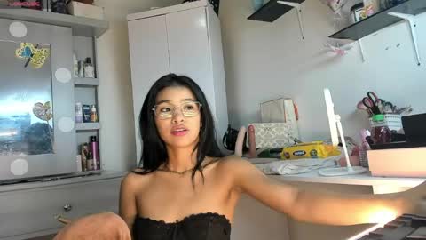 Snapshot of elettra_bennet chatting on 05.23.26 elettra_bennet online show from 05.23.26