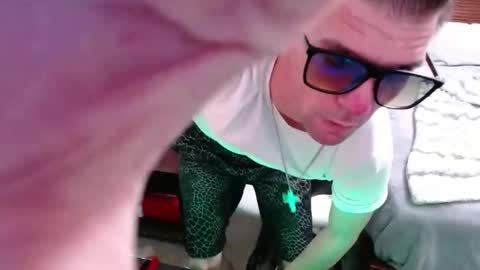 Snapshot of elevatetlb chatting on 09.29.25 Walker online show from 09.29.25