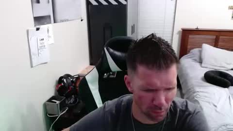 Snapshot of elevatetlb chatting on 10.01.25 Walker online show from 10.01.25