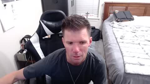 Snapshot of elevatetlb chatting on 10.07.25 Walker online show from 10.07.25