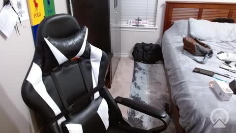 Snapshot of elevatetlb chatting on 10.15.25 Walker online show from 10.15.25