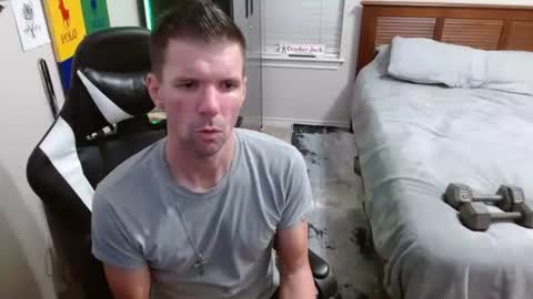 Snapshot of elevatetlb chatting on 11.12.25 Walker online show from 11.12.25